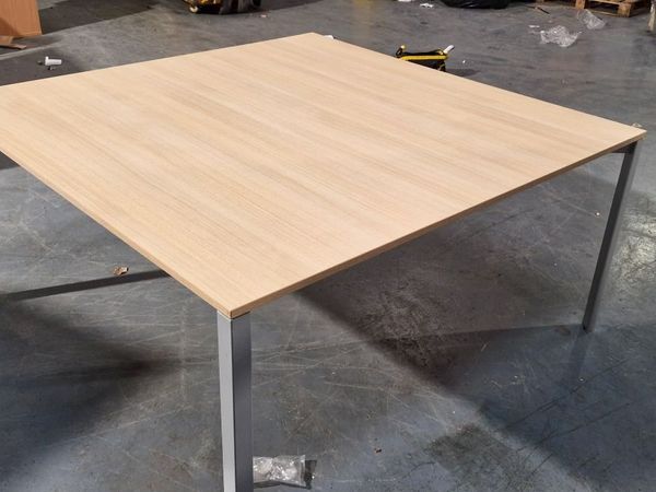 large tables x 3 - Main image