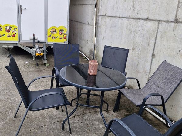 Table and 5 chairs - Main image