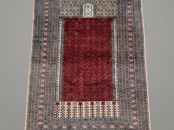 Fine Hand-Knotted Vintage Pakistani Rug - Main image