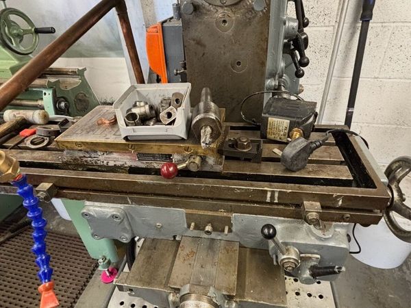 HORIZONTAL VERTICAL MILLER POWET FEED 240 v - Main image