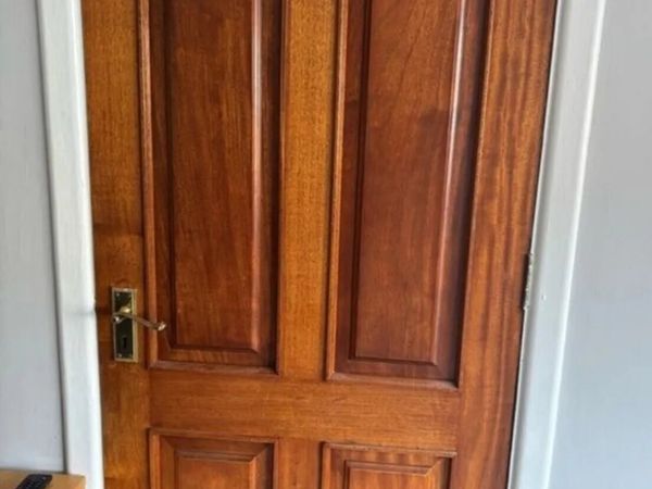 Mahogany door - Main image