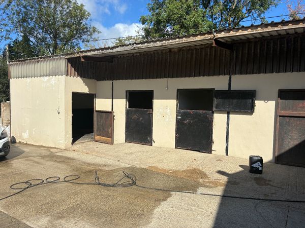 12 Stables to rent private setting - Main image
