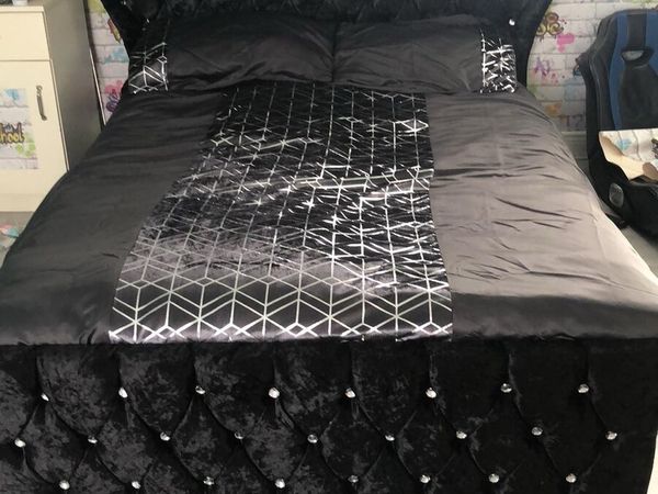 New Frame Wingback Beds With Mattresses - Main image