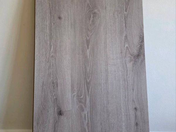 Brand new laminate flooring - Main image