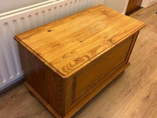 Wooden storage chest - Main image