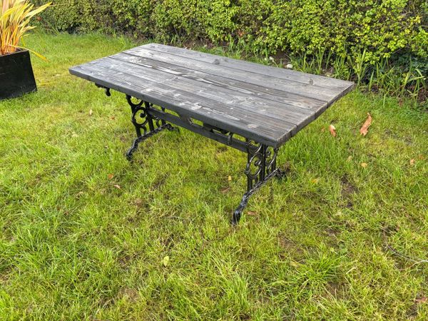 cast iron garden table (New) - Main image