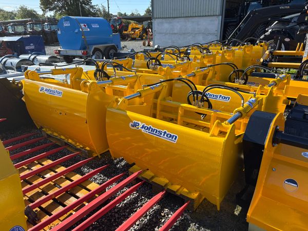 🐄 NEW JOHNSTON SHEAR GRABS – FULL RANGE - Main image
