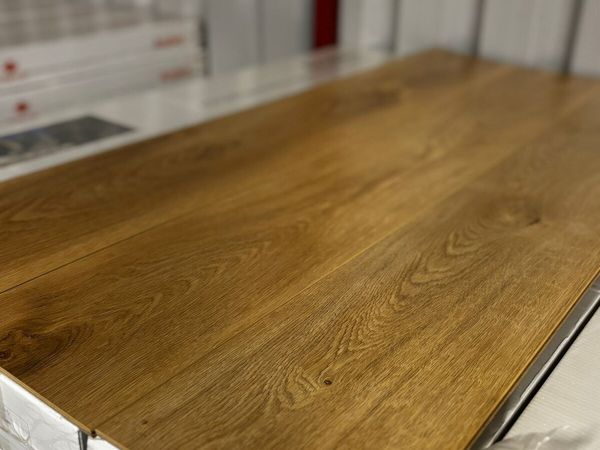 New Laminated Flooring Free Delivery 8mm Oak Milan - Main image