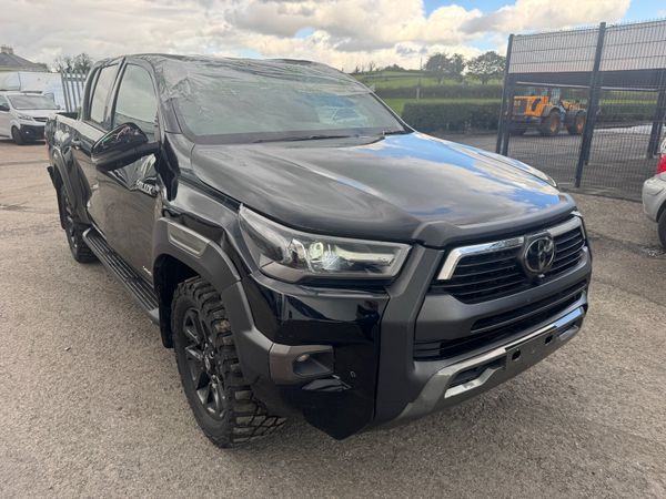 2025 TOYOTA HILUX INVINCIBLE X AUTO - Main image