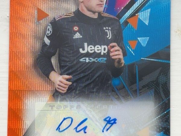 Dejan Kulusevski Auto 25/25 Juventus Topps Card - Main image
