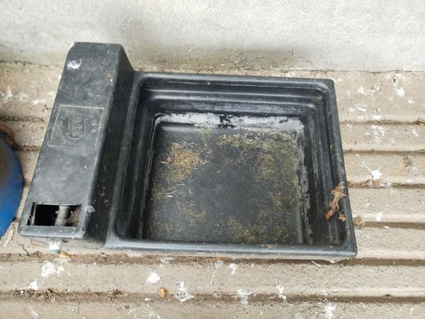 Dog trailer, dog house, water trough - Main image