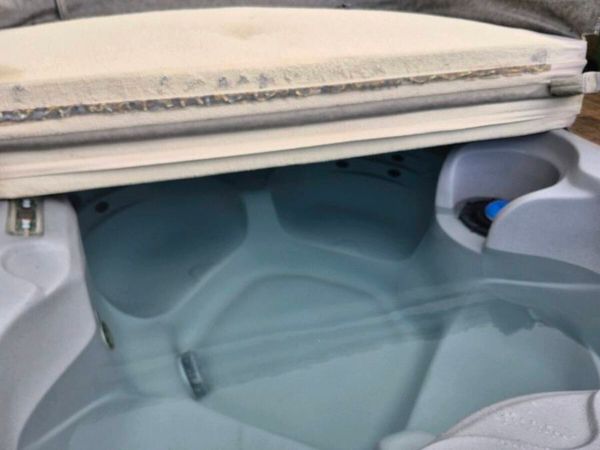 Hot tub/jacuzzi - Main image