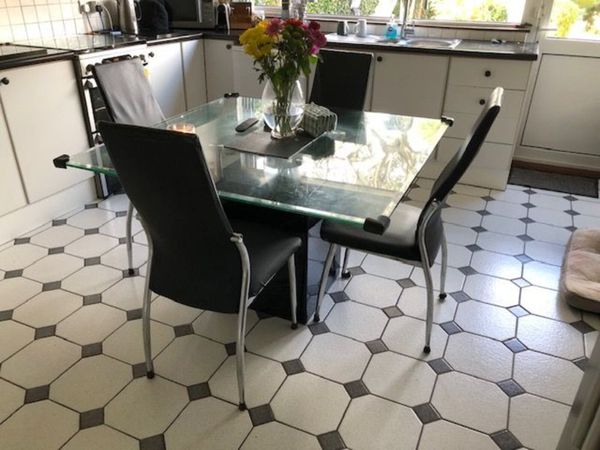Kitchen table and chairs - Main image