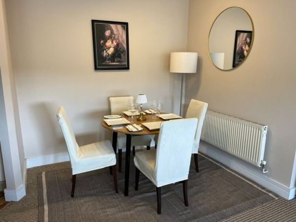Table and 4 chairs - Main image