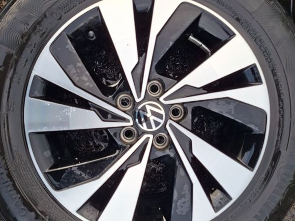15" Genuine Vw Polo alloys with tyres - Main image
