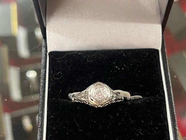 Vintage platinum ring with diamond. - Main image
