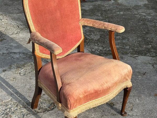 Vintage French Style Pink Velvet Armchair - Main image