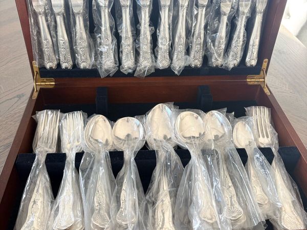 Newbridge 44 piece cutlery in wooden display box - Main image