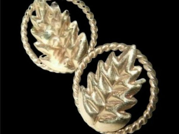 Vintage Hallmarked 18ct Gold Leaf Stud Earrings - Main image