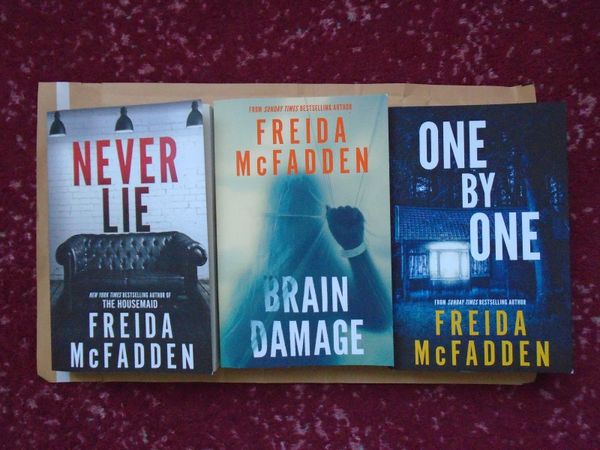 Book bundle, Fiction, paperback books - Main image