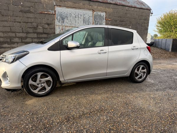 2014 Toyota Yaris petrol hybrid Automatic - Main image