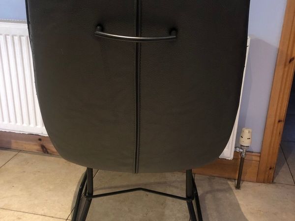 6 Dining chairs - 10 eur each - Main image