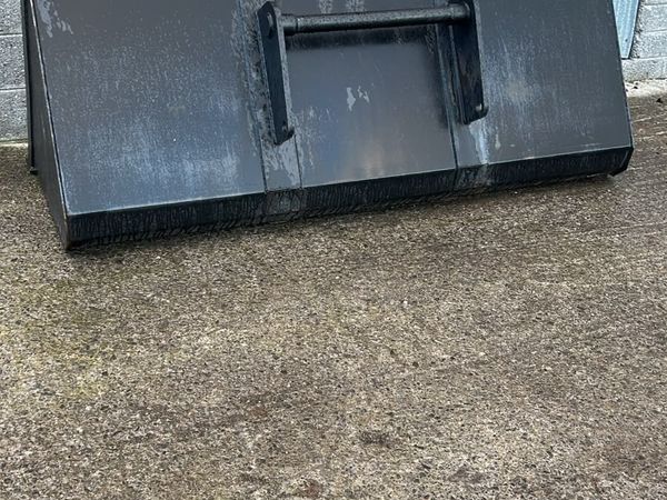 Manitou Telehandler Bucket - 90" wide - Main image