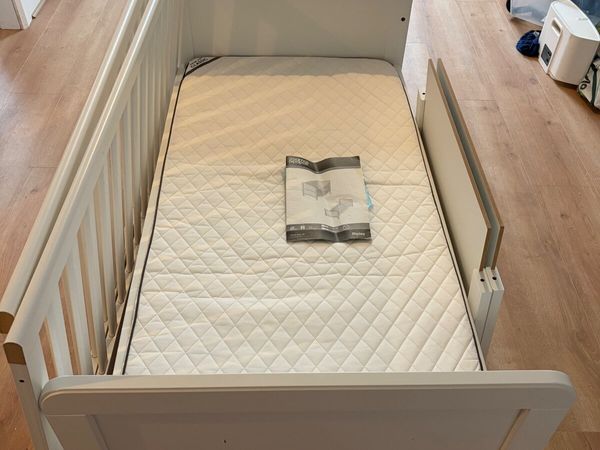 Child’s cot - Main image