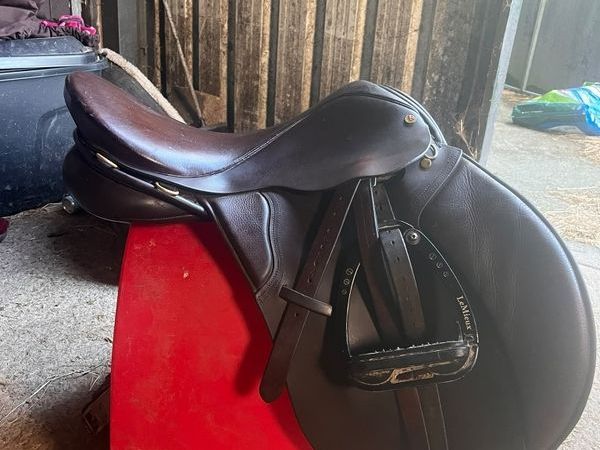 saddle 17.5 inch - Main image
