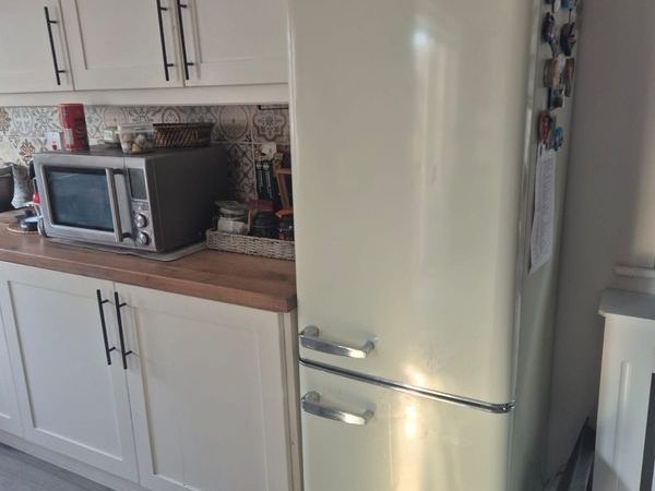 ElectriQ Retro Cream Fridge Freezer - Main image