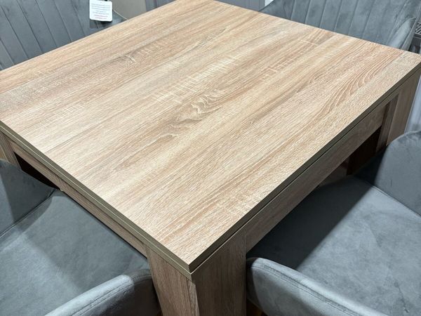 Kitchen table and 4 chairs - Main image