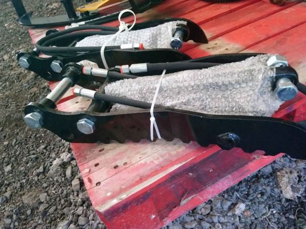 CAPTOK & MIVA MINI DIGGER HYDRAULIC THUMB KITS - Main image