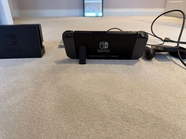 nintendo switch with 2 games - Main image
