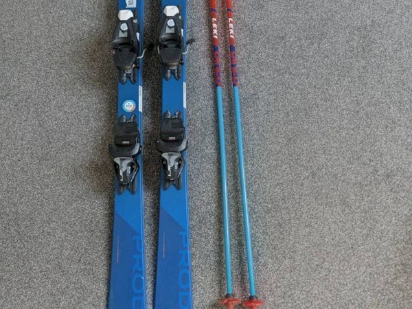 Elan Prodigy Junior Skis (130cm) poles included - Main image