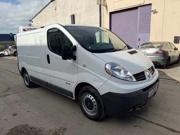 2011 Renault Traffic SWB Cvrt 10/2027 - Main image