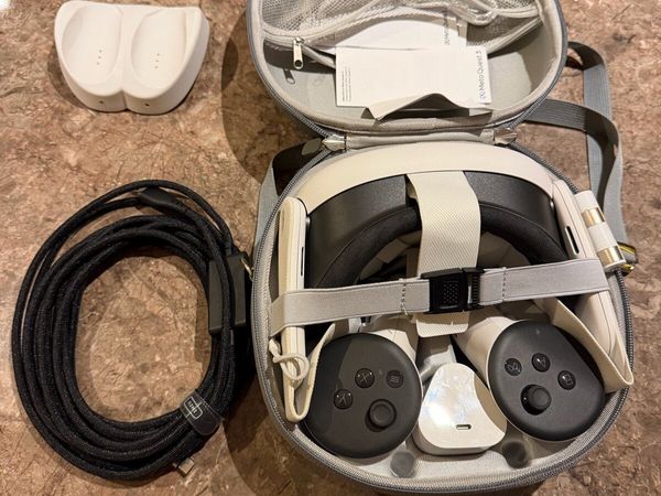 Meta Quest 3 512GB, PCVR cable + Carry Case - Main image
