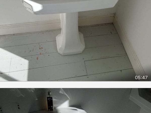 Bathroom suite - Main image