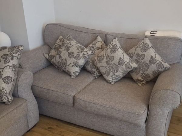Beautiful 3 piece Suite - Main image