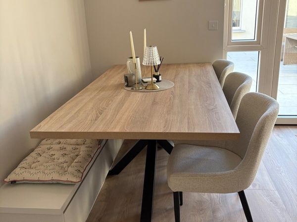 Oak dining table - Main image