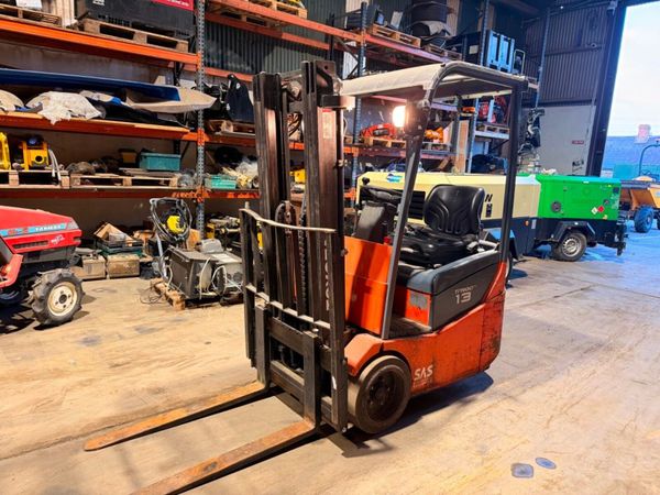 2014 TOYOTA 1.3 Ton Electric forklift....NEW BATTE - Main image