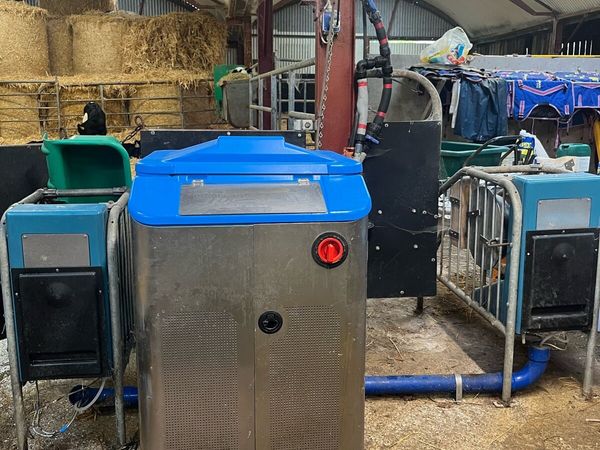Dairymaster H&L100 automatic calf feeder - Main image