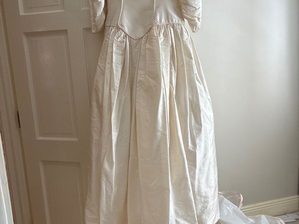 Wedding dress, long veil and head Piece - Main image