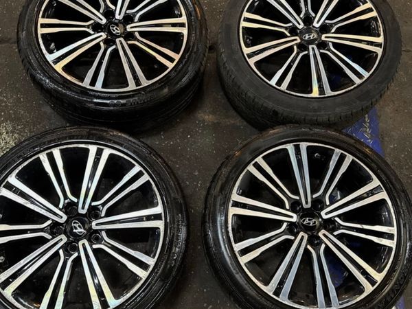 Set of 18 inch hyundai/toyota alloy wheels - Main image