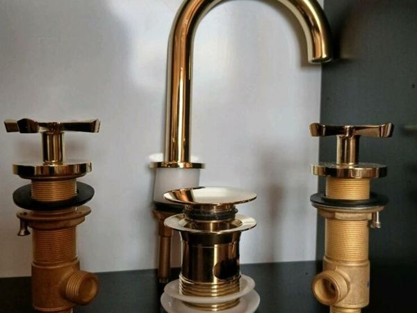 Gold taps - Main image