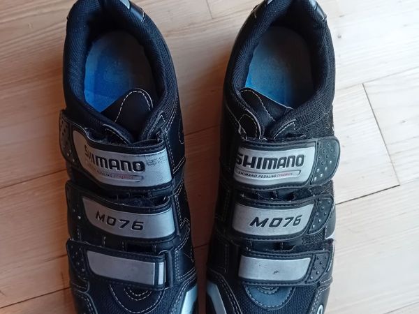 Cycling shoes with cleats - Main image