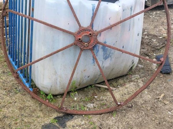 Antique Pierce Wexford Farm Wheel - Main image