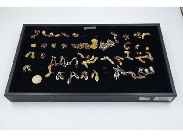 Star Lot-Art-Furniture-Jewellery-Silver-Antiques - Main image