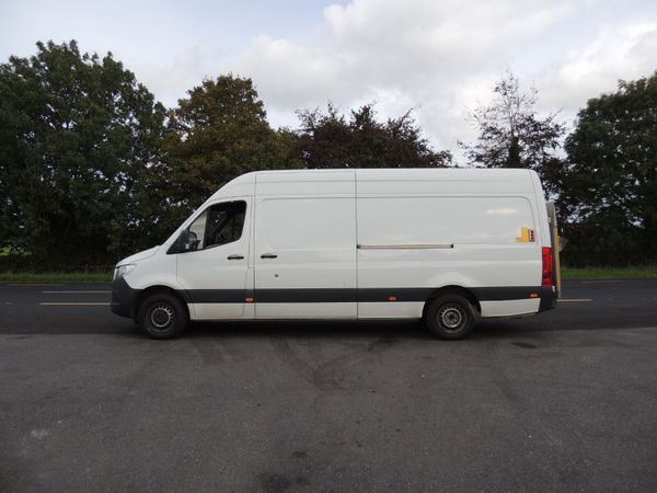 Mercedes-Benz Sprinter 2023 TAIL LIFT - Main image