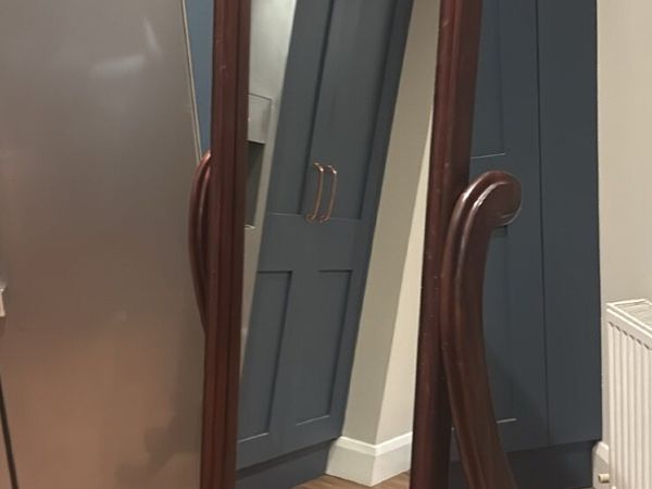 Free standing mirror - Main image