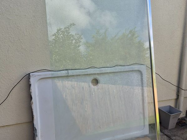 Shower tray and wetroom glass screen - Main image